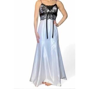 Vintage Jessica McClintok by Gunne Sax white satin and black lace dress size 5